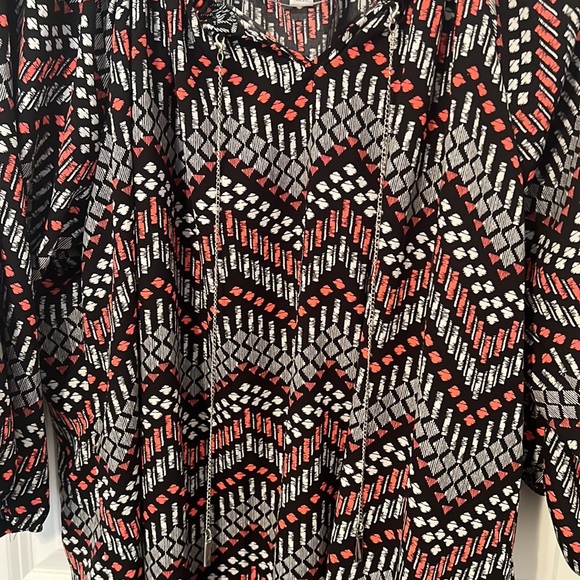 Patterned Chain Ruffle Top - Picture 3 of 6